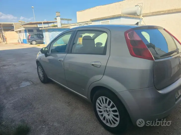 Fiat Grande Punto 2009 photo 3