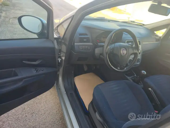Fiat Grande Punto 2009 photo 4