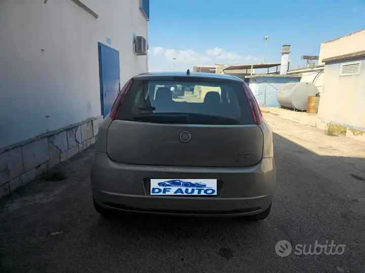 Fiat Grande Punto 2009 photo 5
