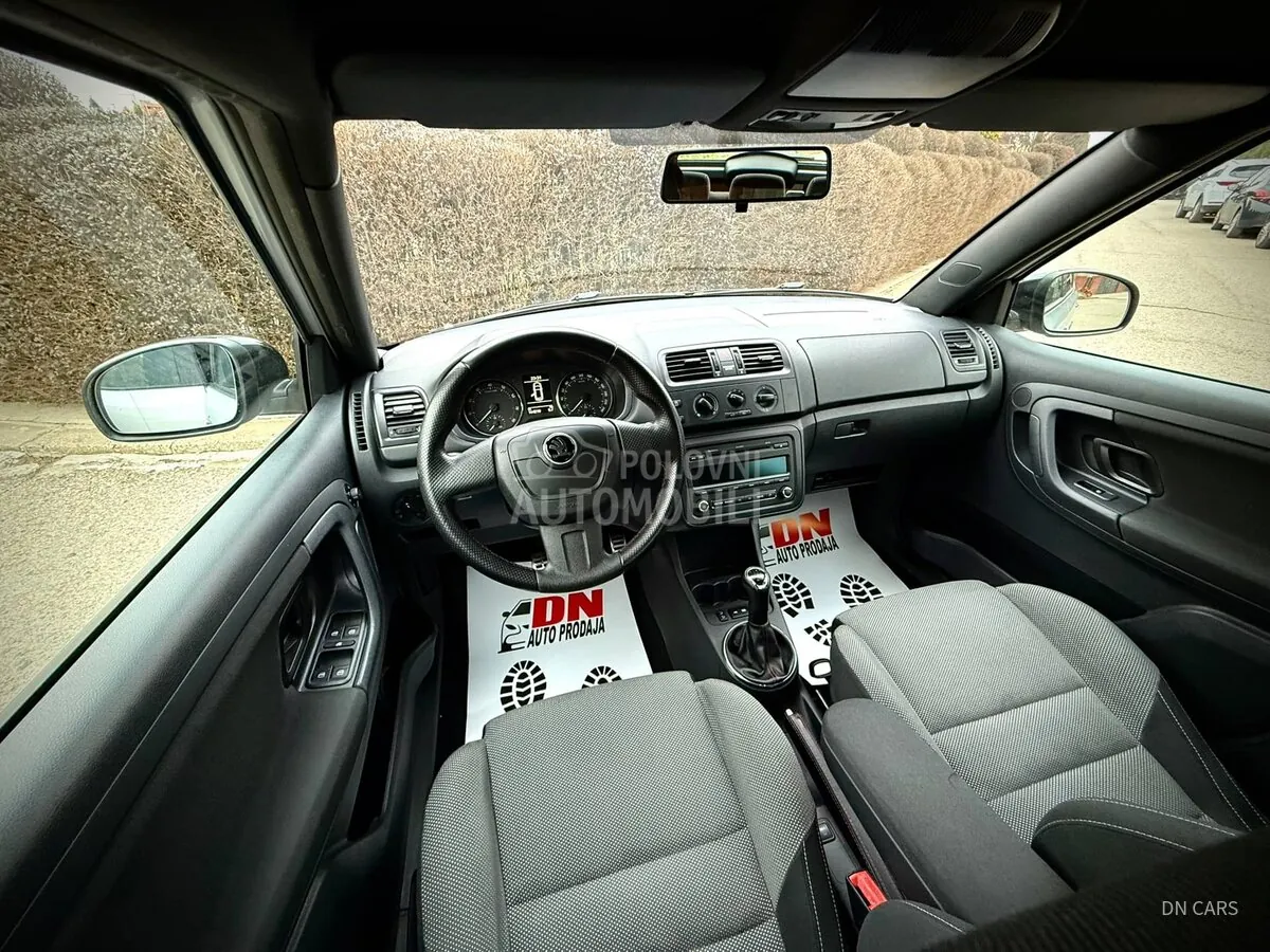Skoda Fabia 2011 photo 3