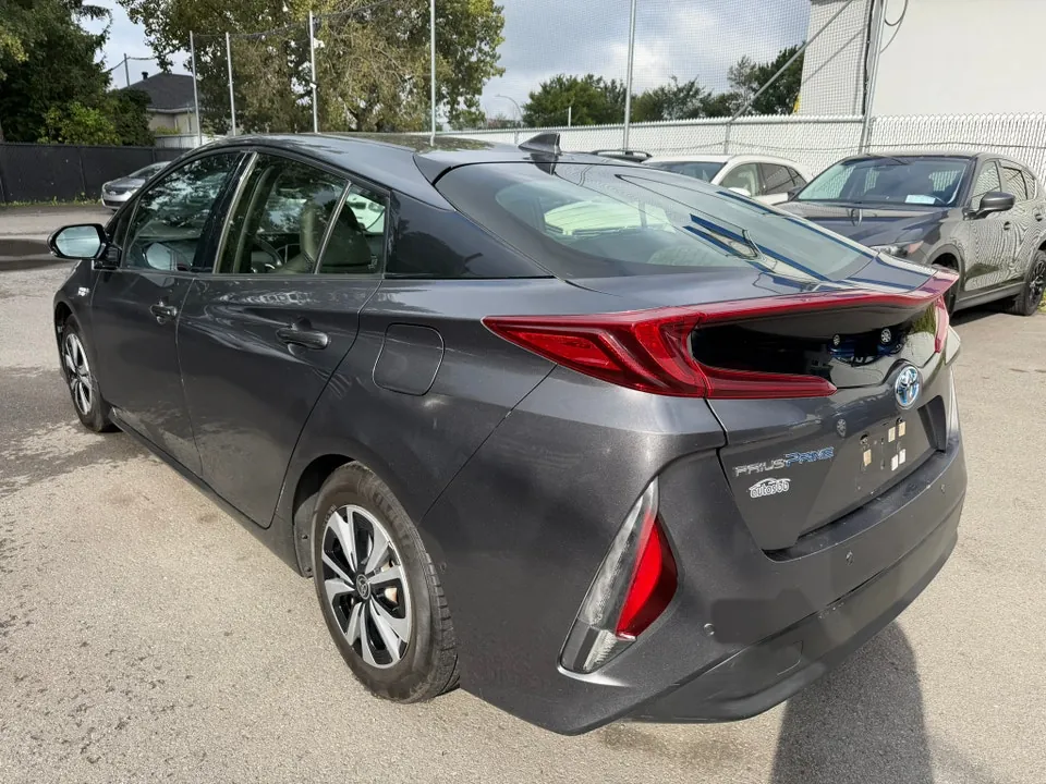 Toyota Prius Prime 2017 photo 4