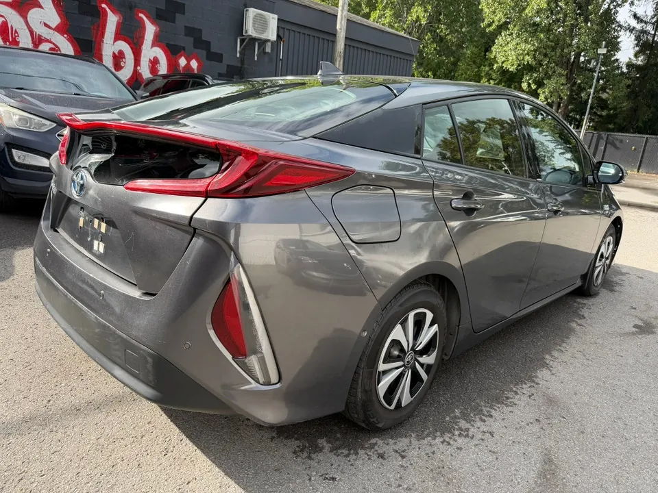 Toyota Prius Prime 2017 photo 2