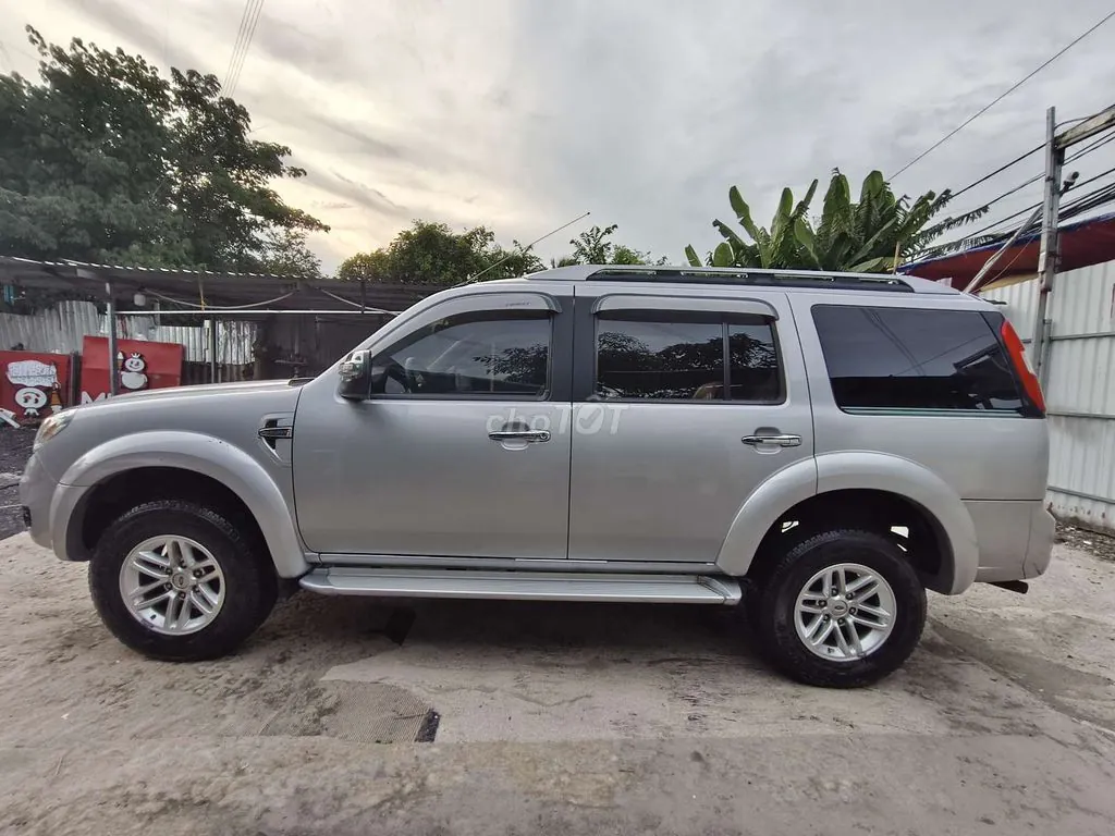 Ford Everest 2011 photo 2