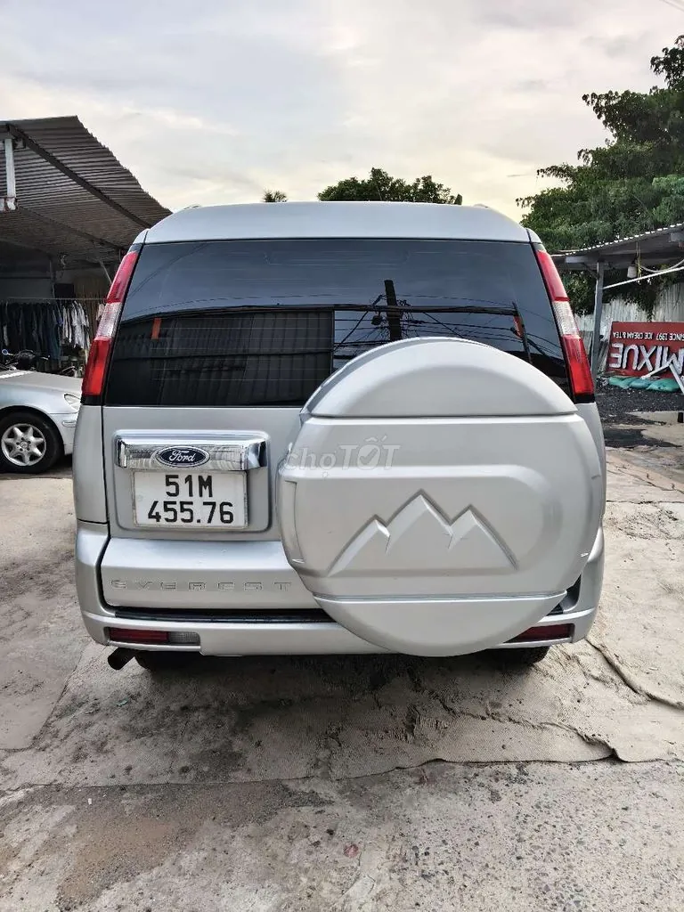 Ford Everest 2011 photo 3
