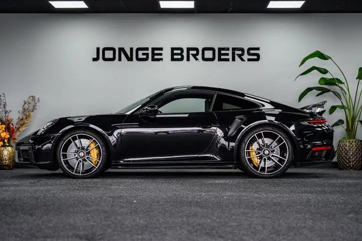 Porsche 911 2021 photo 2