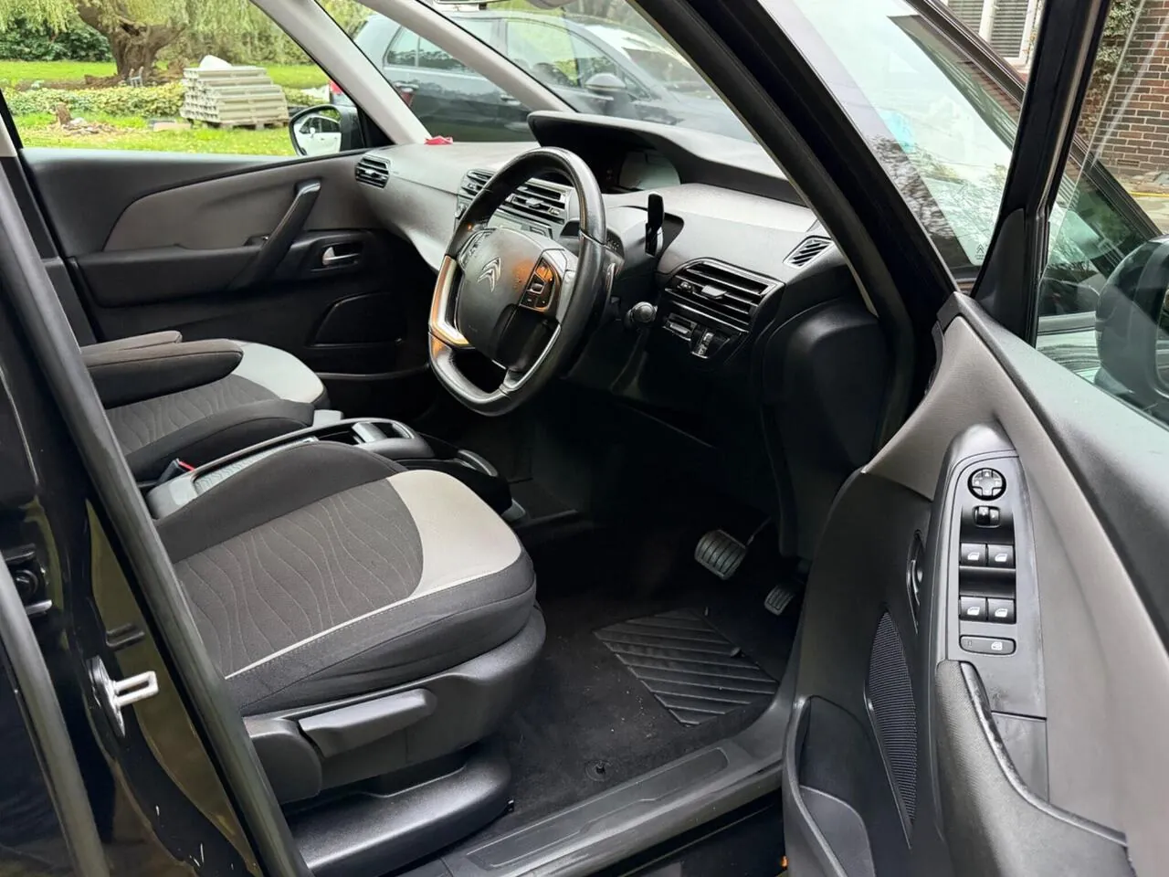 Citroen Grand C4 Picasso 2014 photo 2