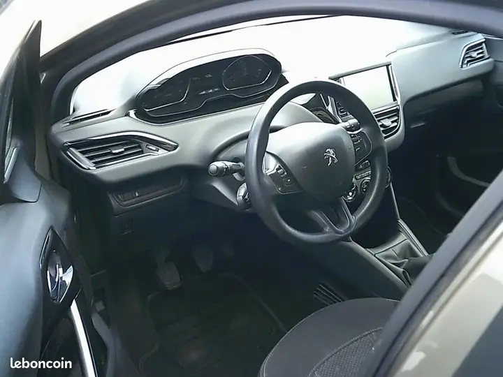 Peugeot 208 2013 photo 5