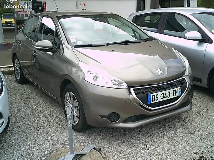 Peugeot 208 2013 photo 2