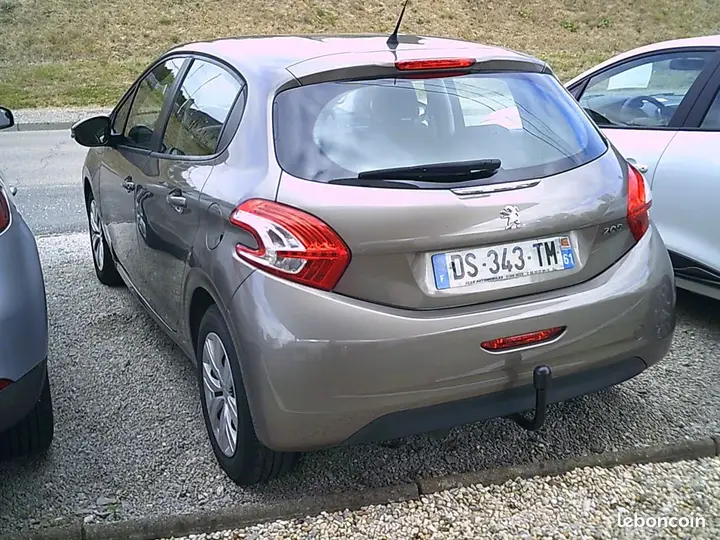 Peugeot 208 2013 photo 4