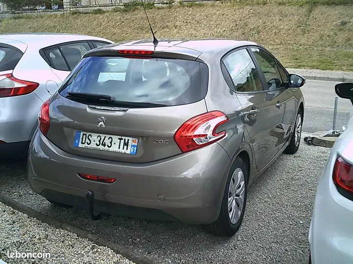 Peugeot 208 2013 photo 3