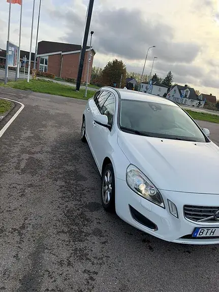 Volvo V60 2013 photo 2
