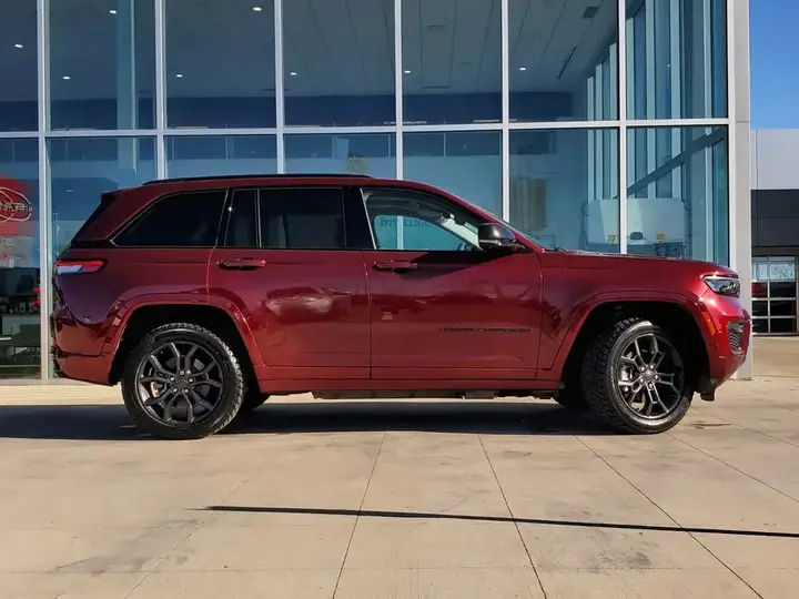 Jeep Grand Cherokee 2023 photo 4