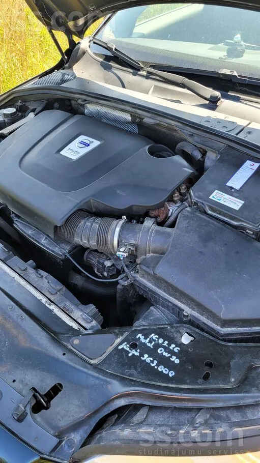 Volvo V70 2010 photo 2