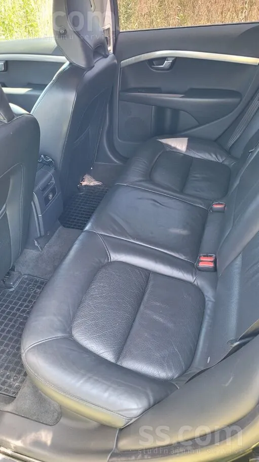 Volvo V70 2010 photo 4