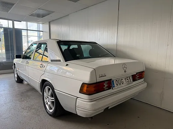 Mercedes-Benz W201 1989 photo 3