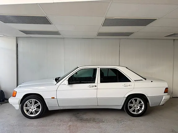 Mercedes-Benz W201 1989 photo 2
