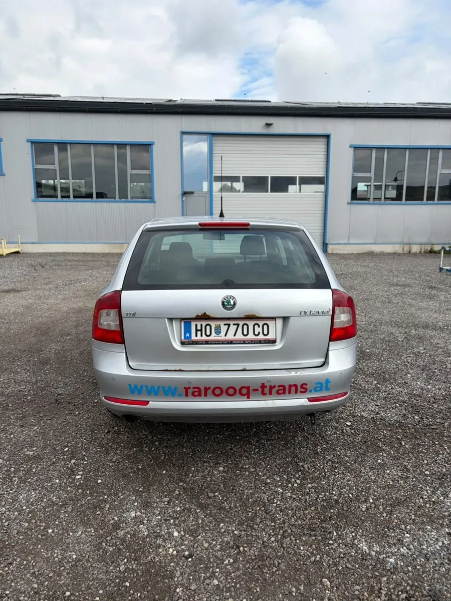 Skoda Octavia 2011 photo 3