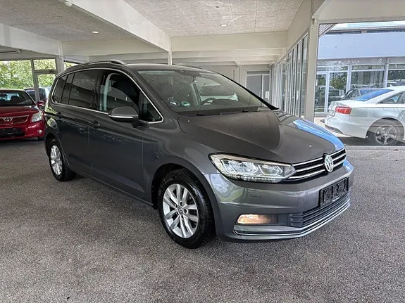 Volkswagen Touran 2017 photo 2