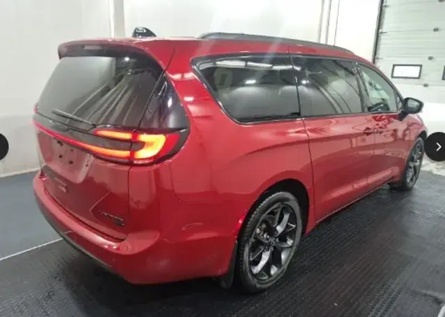 Chrysler Pacifica 2026 photo 4