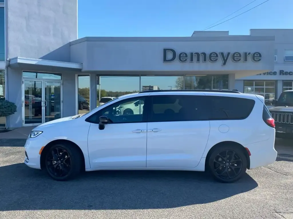 Chrysler Pacifica 2025 photo 2