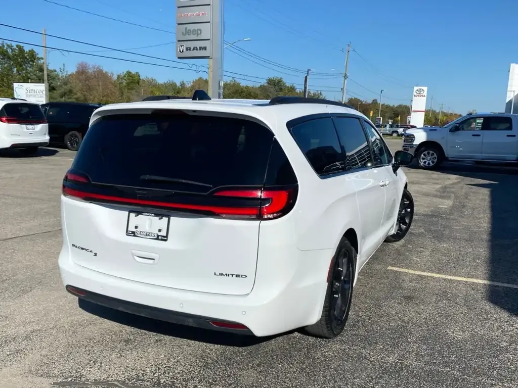 Chrysler Pacifica 2025 photo 5