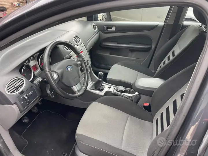 Ford Focus 2009 photo 4