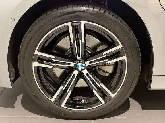 BMW 330E 2026 photo 5
