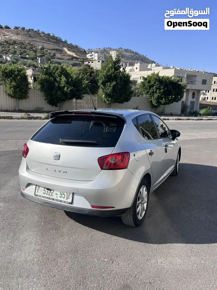 Seat Ibiza 2011 photo 3