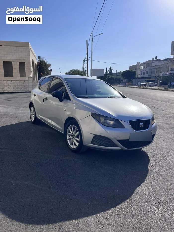 Seat Ibiza 2011 photo 2