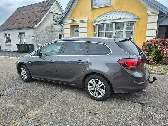 Opel Astra 2012 photo 3