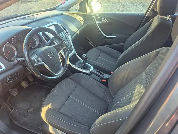 Opel Astra 2012 photo 5