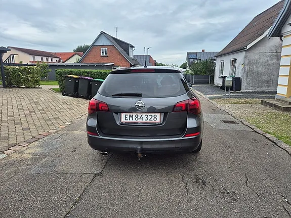 Opel Astra 2012 photo 4