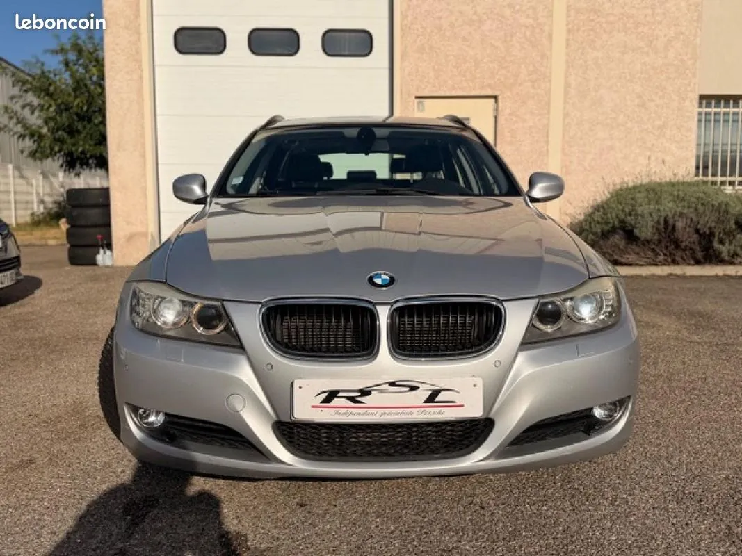 BMW 3 Series 2011 photo 2