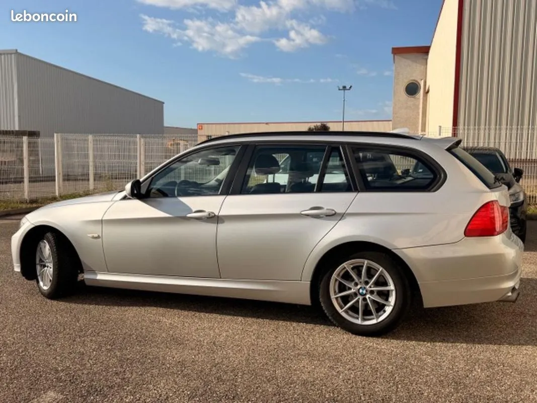 BMW 3 Series 2011 photo 3