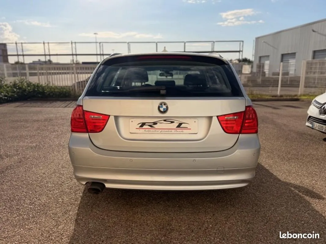 BMW 3 Series 2011 photo 4