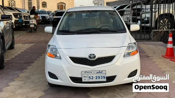 Toyota Yaris 2012 photo 2