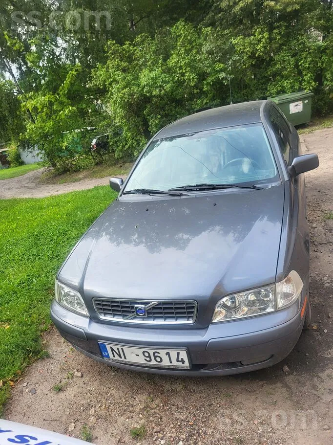 Volvo V40 2004 photo 2