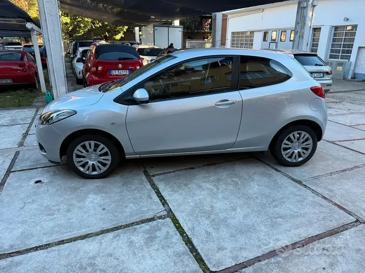Mazda Mazda2 2008 photo 2