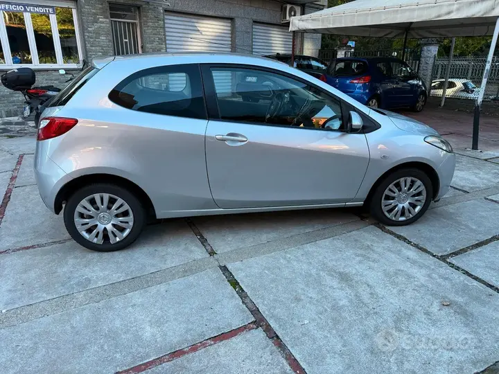 Mazda Mazda2 2008 photo 4