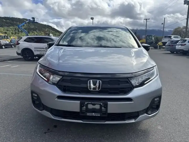 Honda Odyssey 2025 photo 2