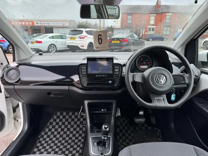 Volkswagen Up 2013 photo 3