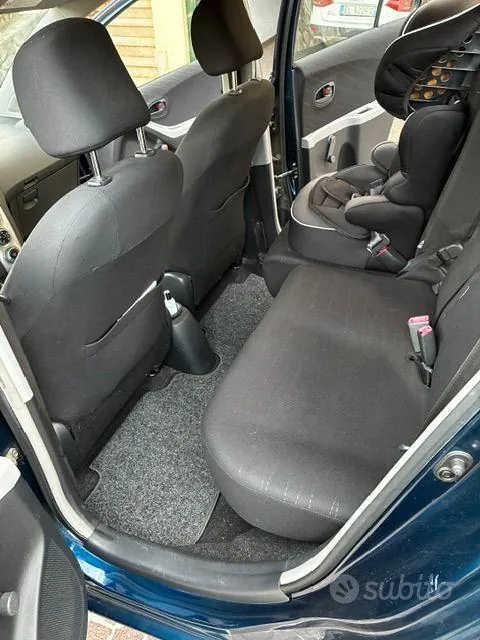 Toyota Yaris 2006 photo 2