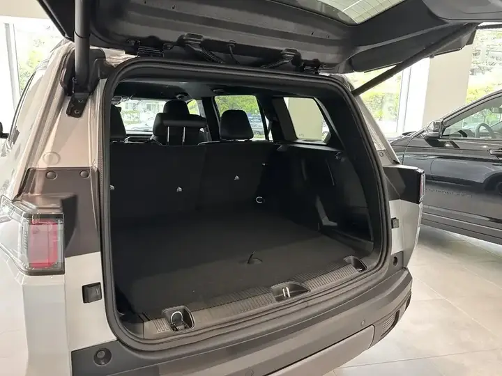 Jeep Cherokee 2026 photo 4