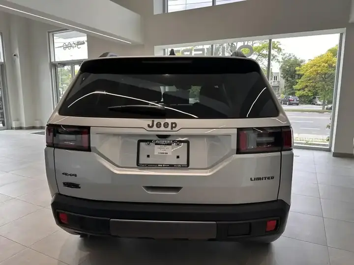 Jeep Cherokee 2026 photo 3