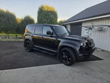 Land Rover Defender 2023 photo 2