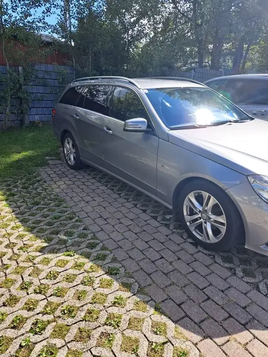 Mercedes-Benz E-Class 2012 photo 2