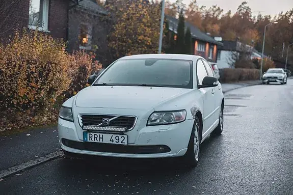 Volvo S40 2010 photo 2