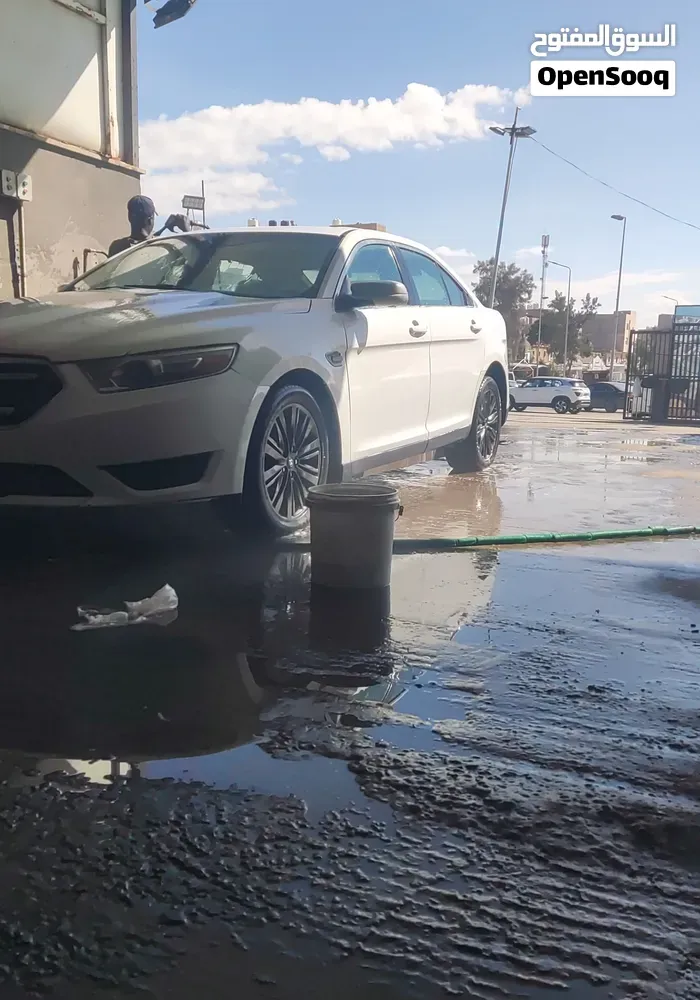 Ford Taurus 2014 photo 2