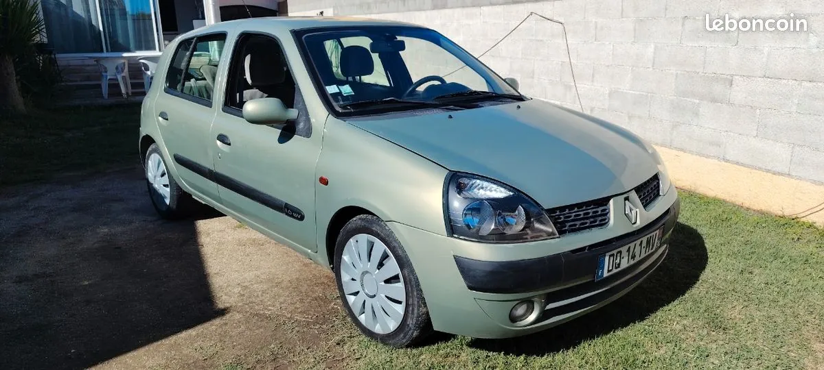 Renault Clio 2001 photo 2