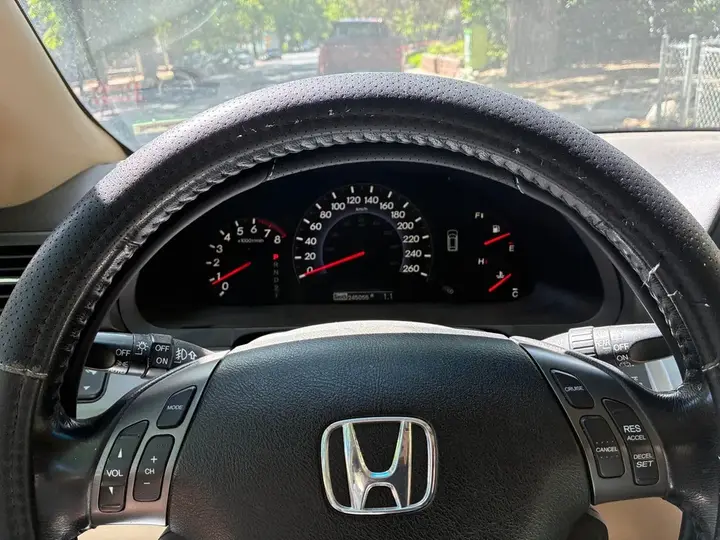 Honda Odyssey 2006 photo 2